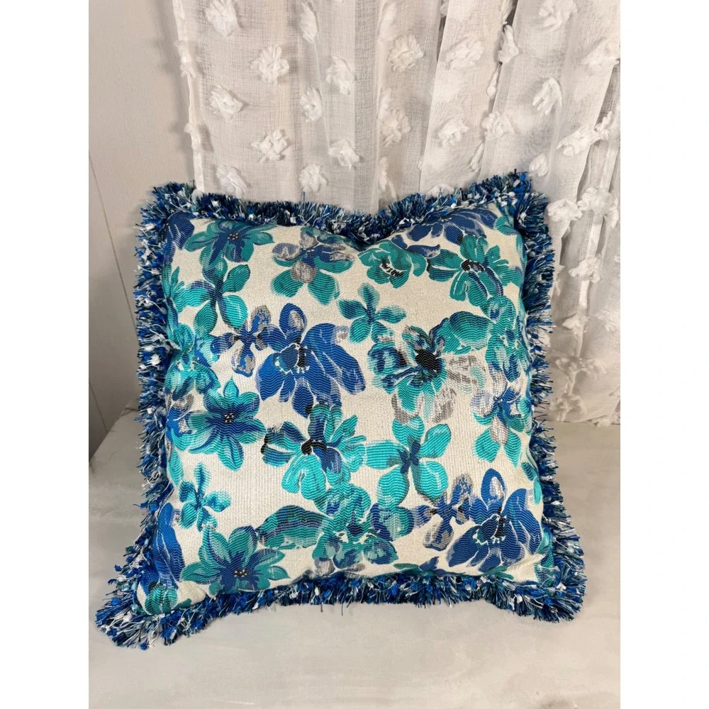 Pier 1 Throw Pillows White Blue Floral Fringed‎ Set of 2 18